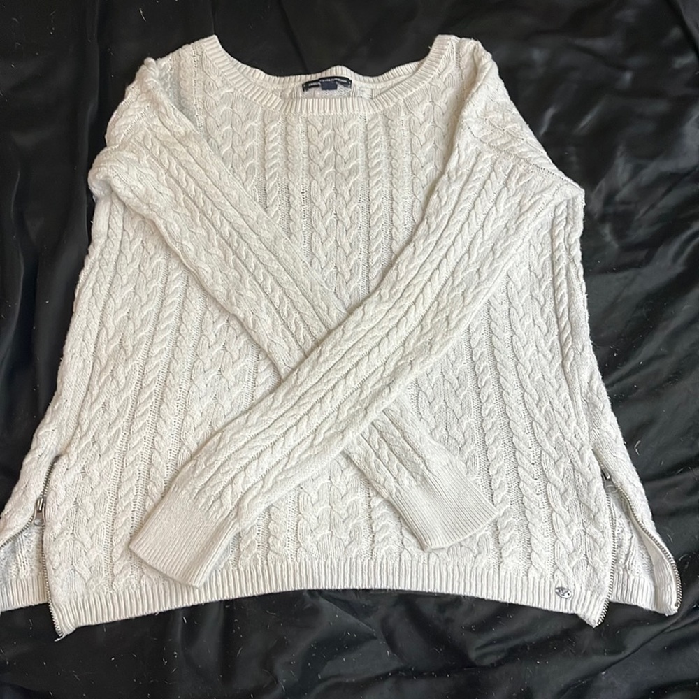 american eagle sweatshirt.